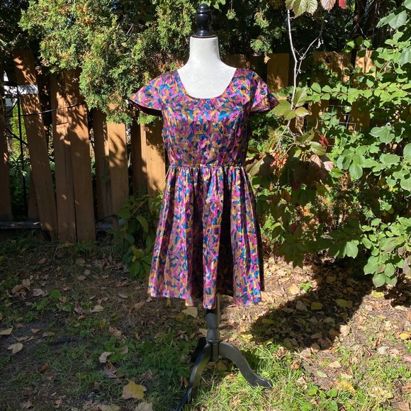 Striking Metallic Dress Size Medium - Picture 2 of 5